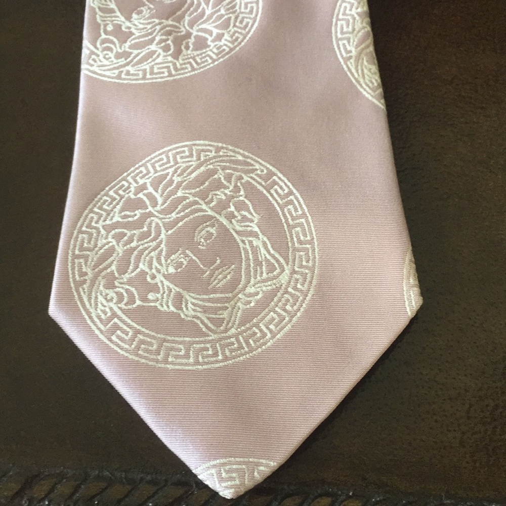 SOLD!πHPπSilk Medusa Medallion Tie in Dusty Rose - Picture 3 of 7